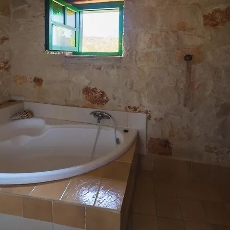 Revera Traditional Stone Villas, Apartments&studios Keri