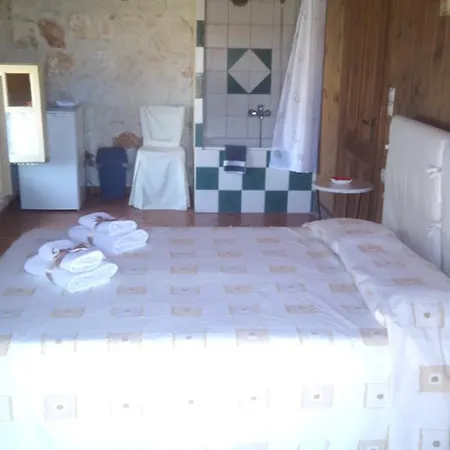 Revera Traditional Stone Villas, Apartments&studios Keri