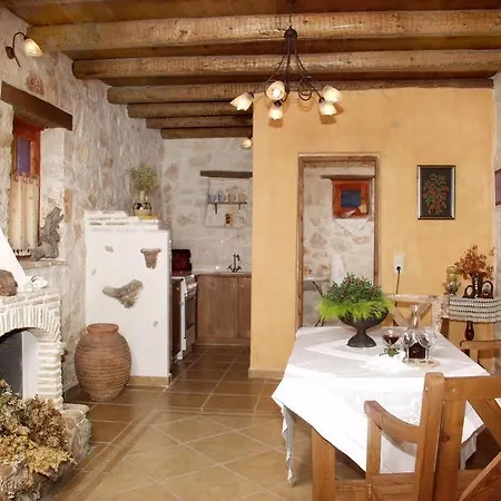 Revera Traditional Stone Villas, Apartments&studios * Keri